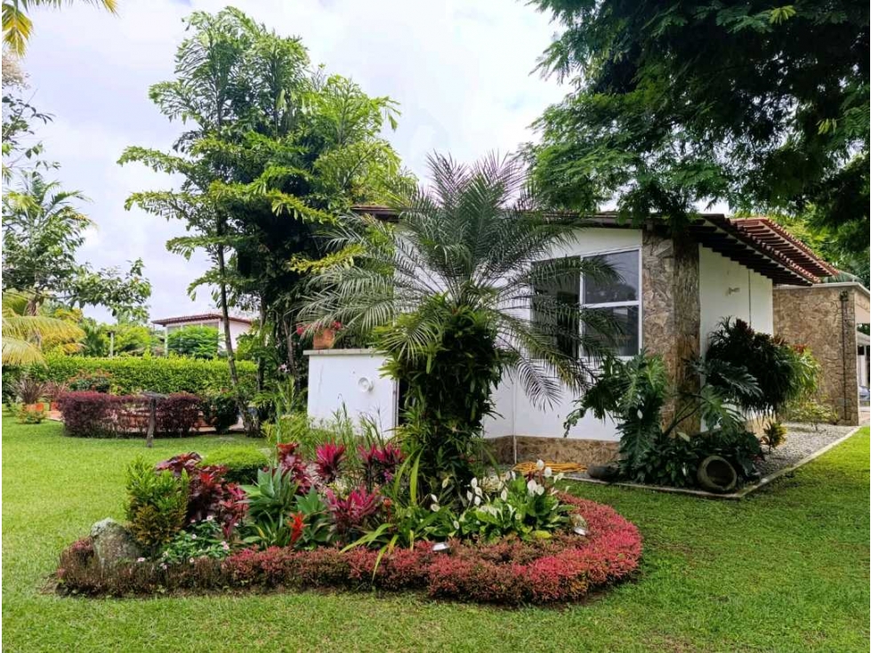 Vive en el campo con comodidad: casa campestre con piscina y jacuzzi — foto 2