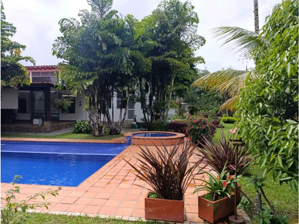 Vive en el campo con comodidad: casa campestre con piscina y jacuzzi — foto 6