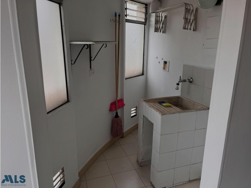 VIVE EN EL CENTRO DE MEDELLIN CERCA DE TODO(MLS#269280)