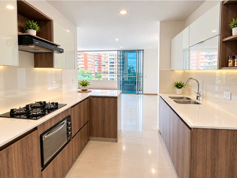 Vive Los Balsos con estilo! Apartamento de 108 m² en piso bajo.