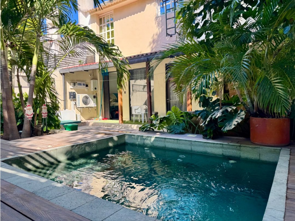 Vive o invierte en El Prado: Casa amplia, fresca y equipada