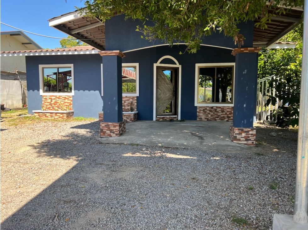 Vivienda con negocio en la Vía Boquete
