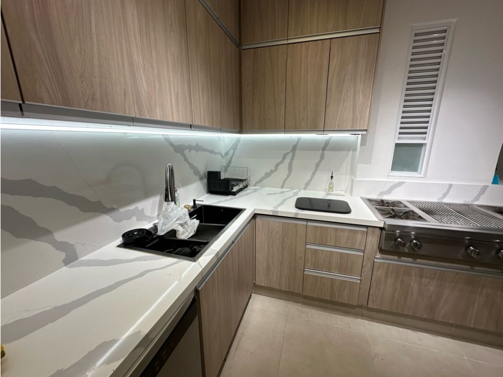 SE VENDE CASA MODERNA EN EL CASTILLO EN UNIDAD DE UN SOLO NIVEL — foto 4