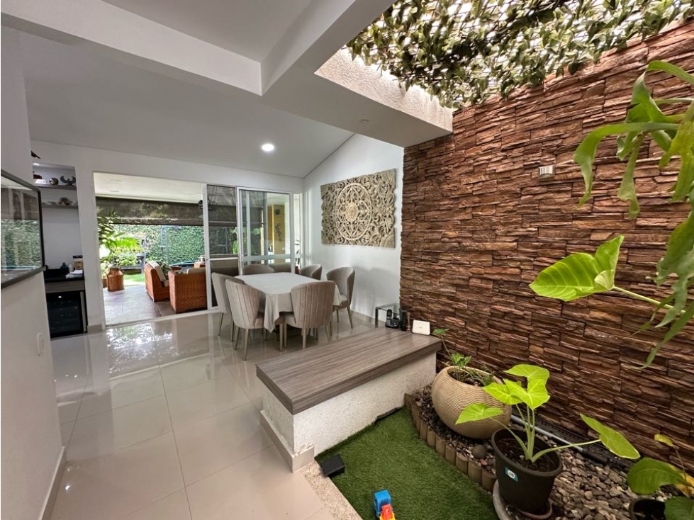 SE VENDE CASA MODERNA EN EL CASTILLO EN UNIDAD DE UN SOLO NIVEL — foto 6