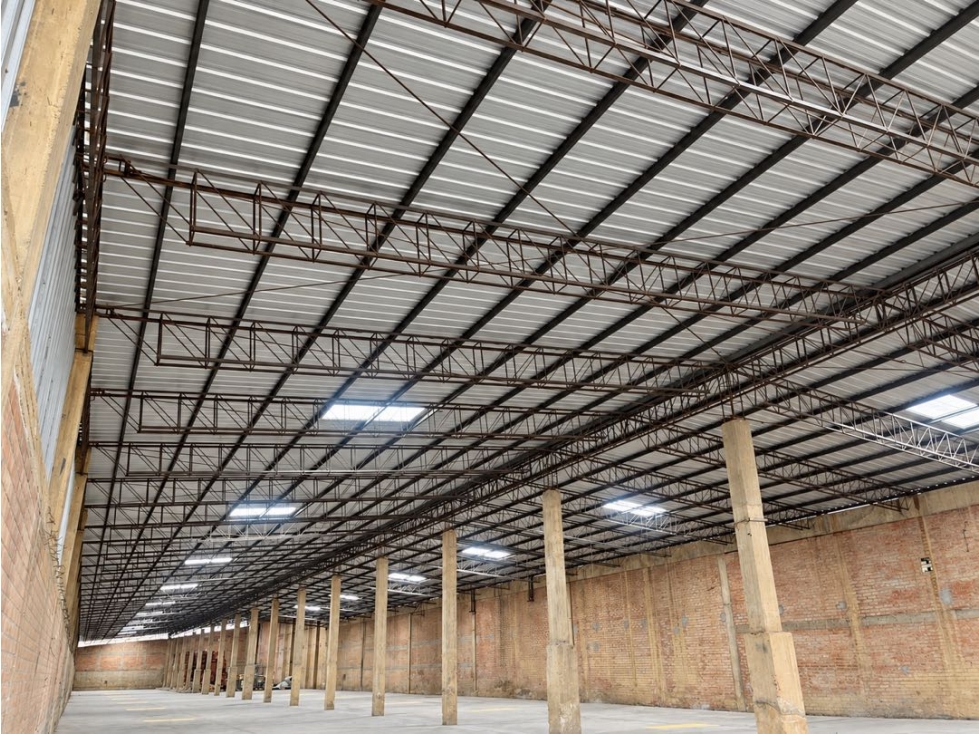 Zona Industrial Calacalí,Bodega,2600 m2, Uso de suelo I2, 6 M. Altura. - 3