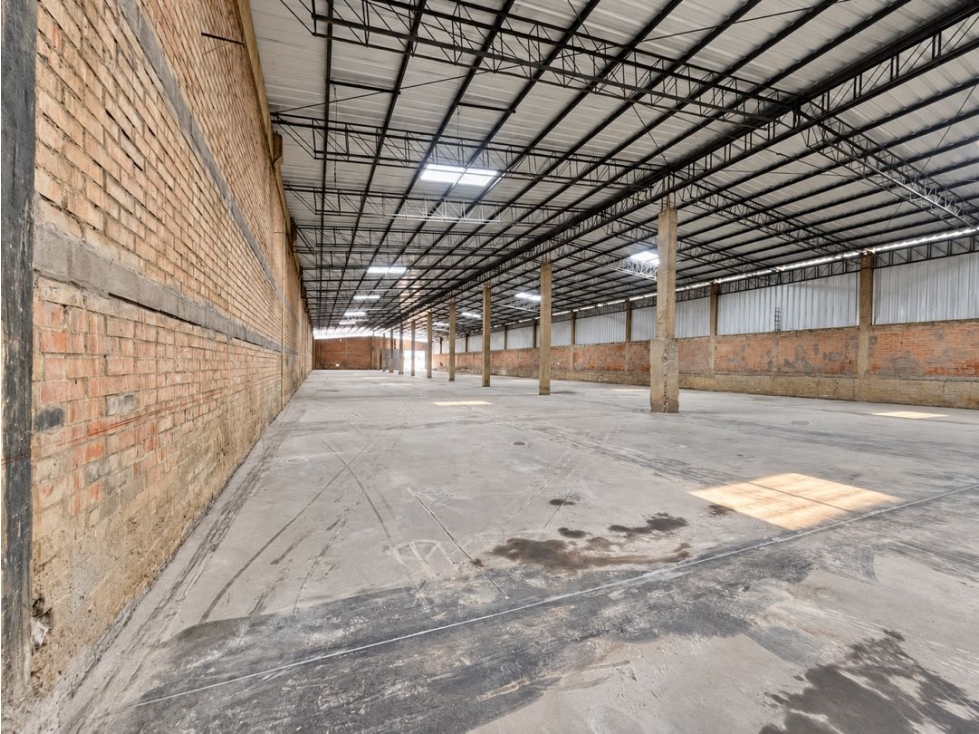 Zona Industrial Calacalí,Bodega,2600 m2, Uso de suelo I2, 6 M. Altura. - 4
