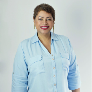 María E